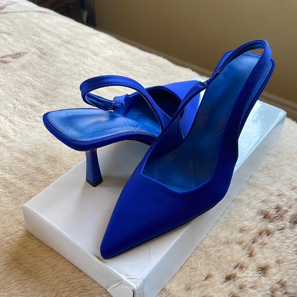 Royal blue sling back pumps
